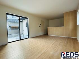 東京都三鷹市大沢５丁目