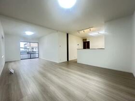 栃木県小山市粟宮１丁目