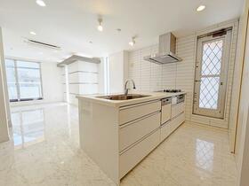 東京都渋谷区代々木３丁目