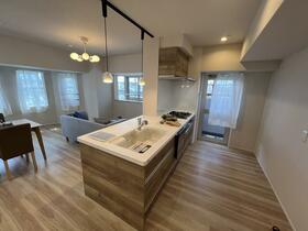 ドゥ・マ・テール穴生