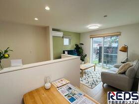 東京都三鷹市大沢１丁目