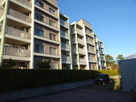 青葉の森公園通り　７号棟