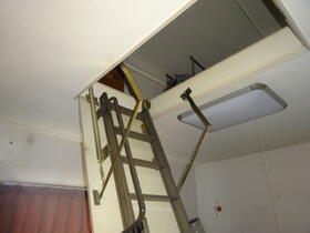 青葉の森公園通り　７号棟