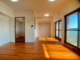 ロイヤルマンション緑丘　１１０３