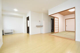 グラン・ドムール西岡