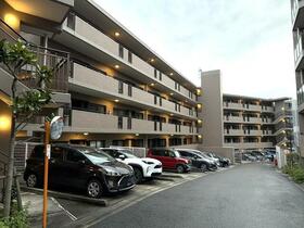 ロイヤルヒルズ富雄Ｆ棟