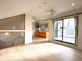 東京都狛江市中和泉３丁目