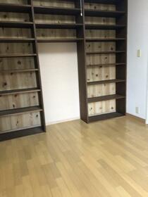 商業施設充実　コメダ珈琲まで１０秒　三旺マンション第３名東