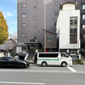 東京都港区三田４丁目