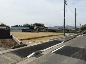 三重県亀山市布気町