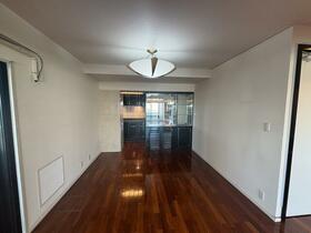 東京都世田谷区三軒茶屋２丁目