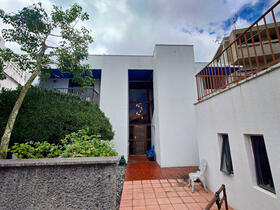 沖縄県那覇市繁多川１丁目