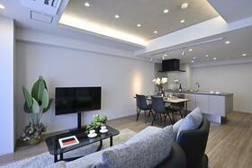 東京都渋谷区神宮前６丁目