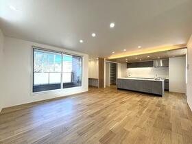 東京都世田谷区弦巻３丁目