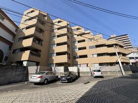 ライオンズマンション覚王山　駅歩４分　近隣に買物施設あり