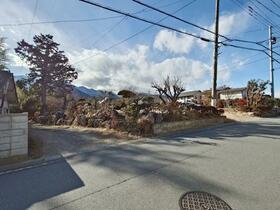 山梨県韮崎市穴山町