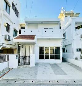 沖縄県中頭郡北谷町美浜２丁目