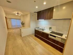 兵庫県神戸市東灘区向洋町中3丁目