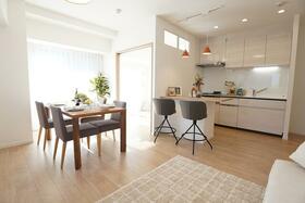 ＰＡＬＡＣＥＳＴＡＧＥ上野