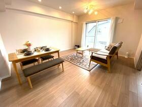 ロイヤルシャトー西岡