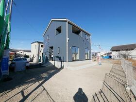 山梨県中巨摩郡昭和町築地新居