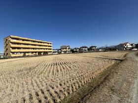 山梨県中央市西新居