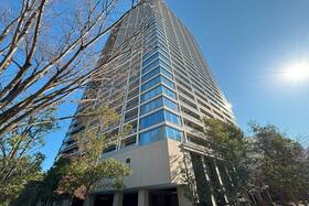 ＧＬＯＢＡＬ　ＦＲＯＮＴ　ＴＯＷＥＲ