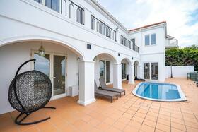 神奈川県足柄下郡真鶴町岩