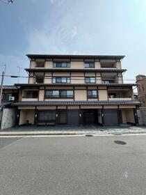 京都府京都市東山区大和大路通四条下る４丁目小松町