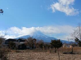 山梨県南都留郡忍野村忍草