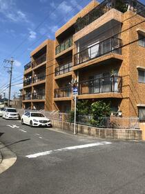 商業施設充実　コメダ珈琲まで１０秒　三旺マンション第３名東