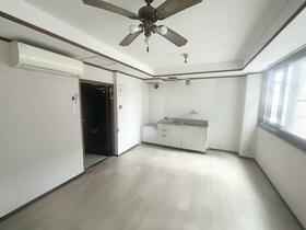 石川県金沢市長土塀１丁目