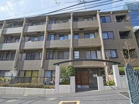 東京都港区南青山３丁目