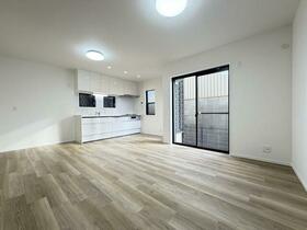 大阪府堺市西区堀上緑町１丁