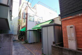 東京都文京区千駄木５丁目