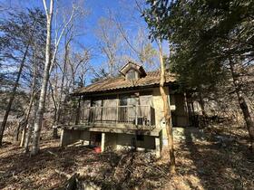 山梨県北杜市大泉町西井出