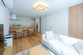 石川県能美市佐野町