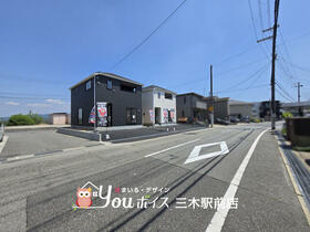 兵庫県三木市志染町東自由が丘1丁目