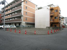 京都府京都市右京区西京極南庄境町