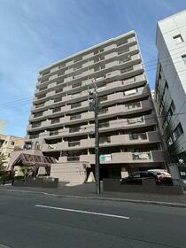 ライオンズマンション近代美術館前