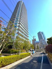 東京都港区南青山１丁目