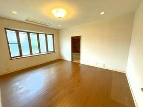 神奈川県鎌倉市七里ガ浜東３丁目