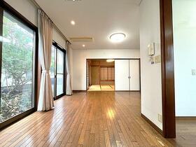 神奈川県座間市入谷東３丁目