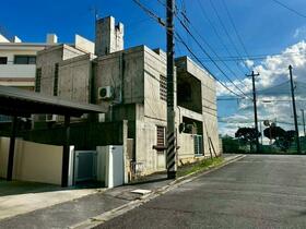 沖縄県沖縄市松本３丁目