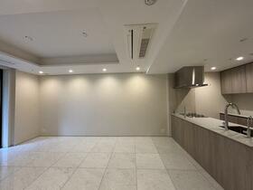 東京都港区三田１丁目