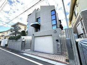 東京都世田谷区中町１丁目
