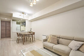 東京都港区三田５丁目