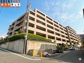 大阪府枚方市翠香園町