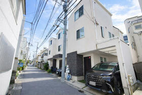 東京都新宿区北新宿３丁目