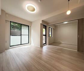 ライオンズマンション成城　専用庭付き角住戸